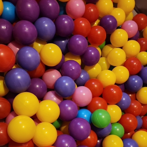 Colorful Ball Pit Balls For Kids (200 Balls) - Picture 2 of 3